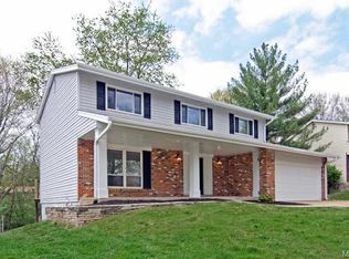 1382 Green Mist Dr, Fenton, MO