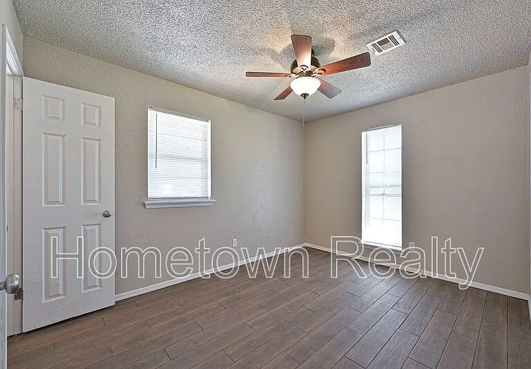 629 Lloyd Ave — Photo 16