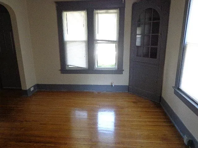 3 bed, 1.5 bath, 1200 sqft, $1,200 — Photo 4
