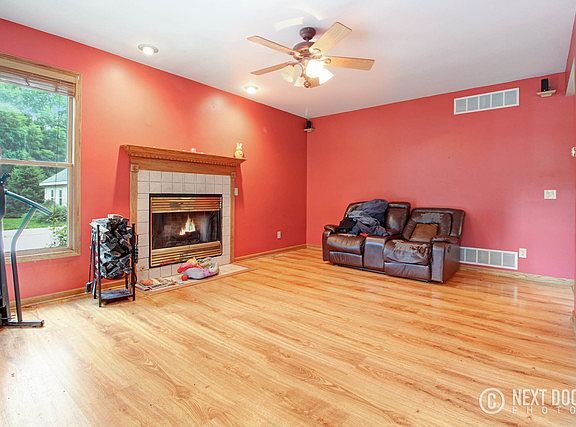 3rd image of 265 Schott Dr