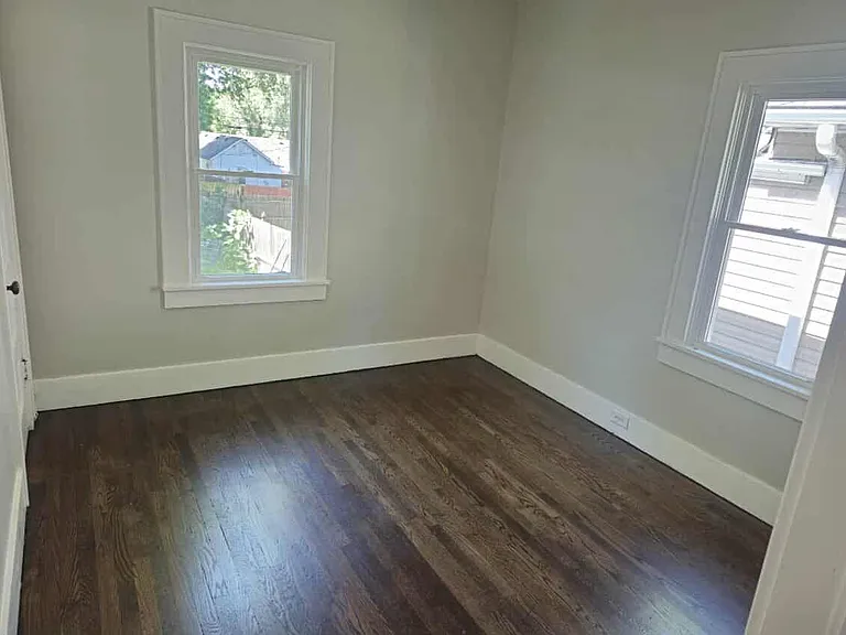 825 Ottawa St — Photo 9