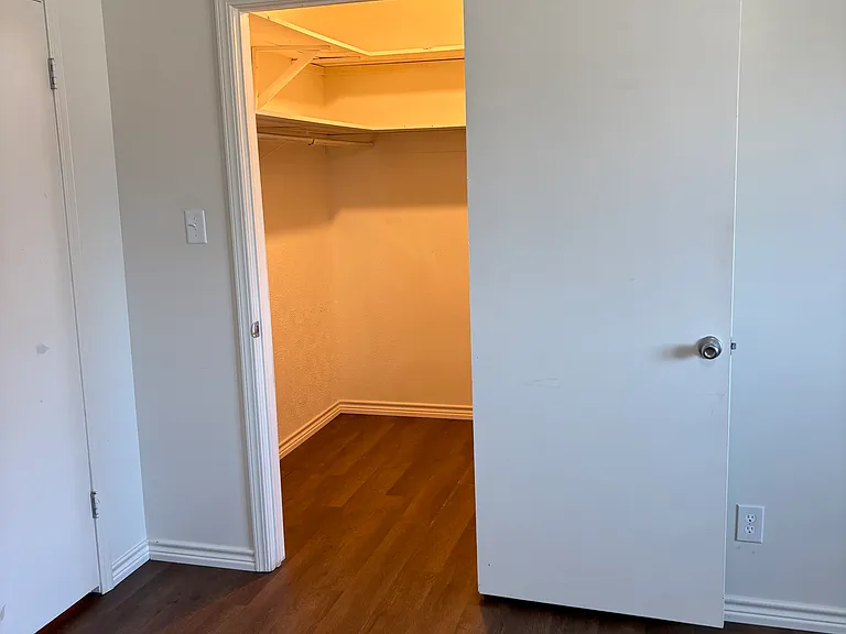 2803 Elmwood Ave — Photo 14