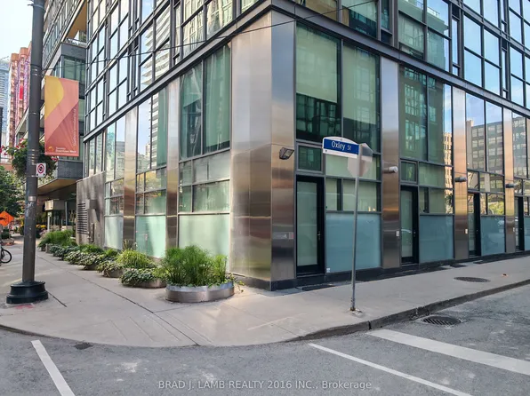 25 Oxley St #Townhouse 1, Toronto, ON M5V 2J5