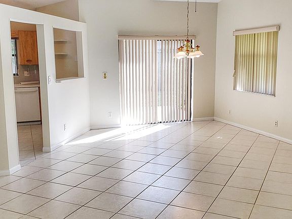 2nd image of 7 Whitehall Way