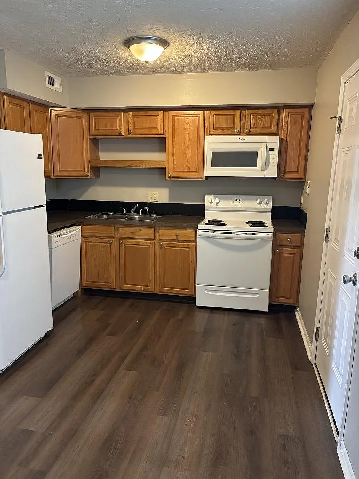 2 bed, 1200 sqft, $1,350 — Photo 1
