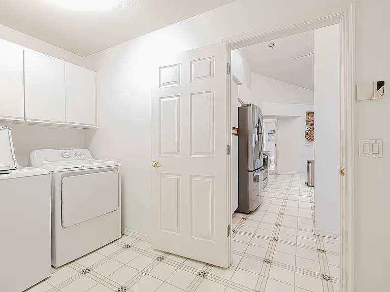 240 N Country Club Dr — Photo 47