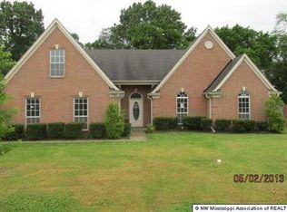 5581 Holly Ridge Dr, Horn Lake, MS 38637