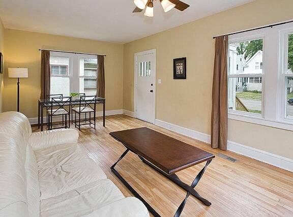 3rd image of 891 21st Ave SE