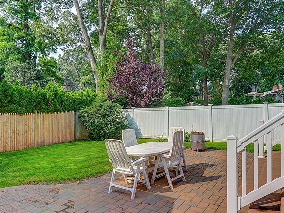 5th image of 30 Highland View Dr