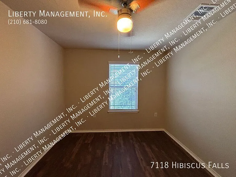 7118 Hibiscus Fls — Photo 26