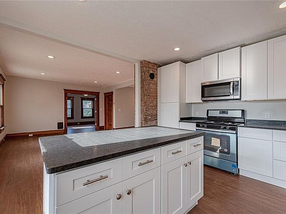 3rd image of 1013 Starkweather Ave