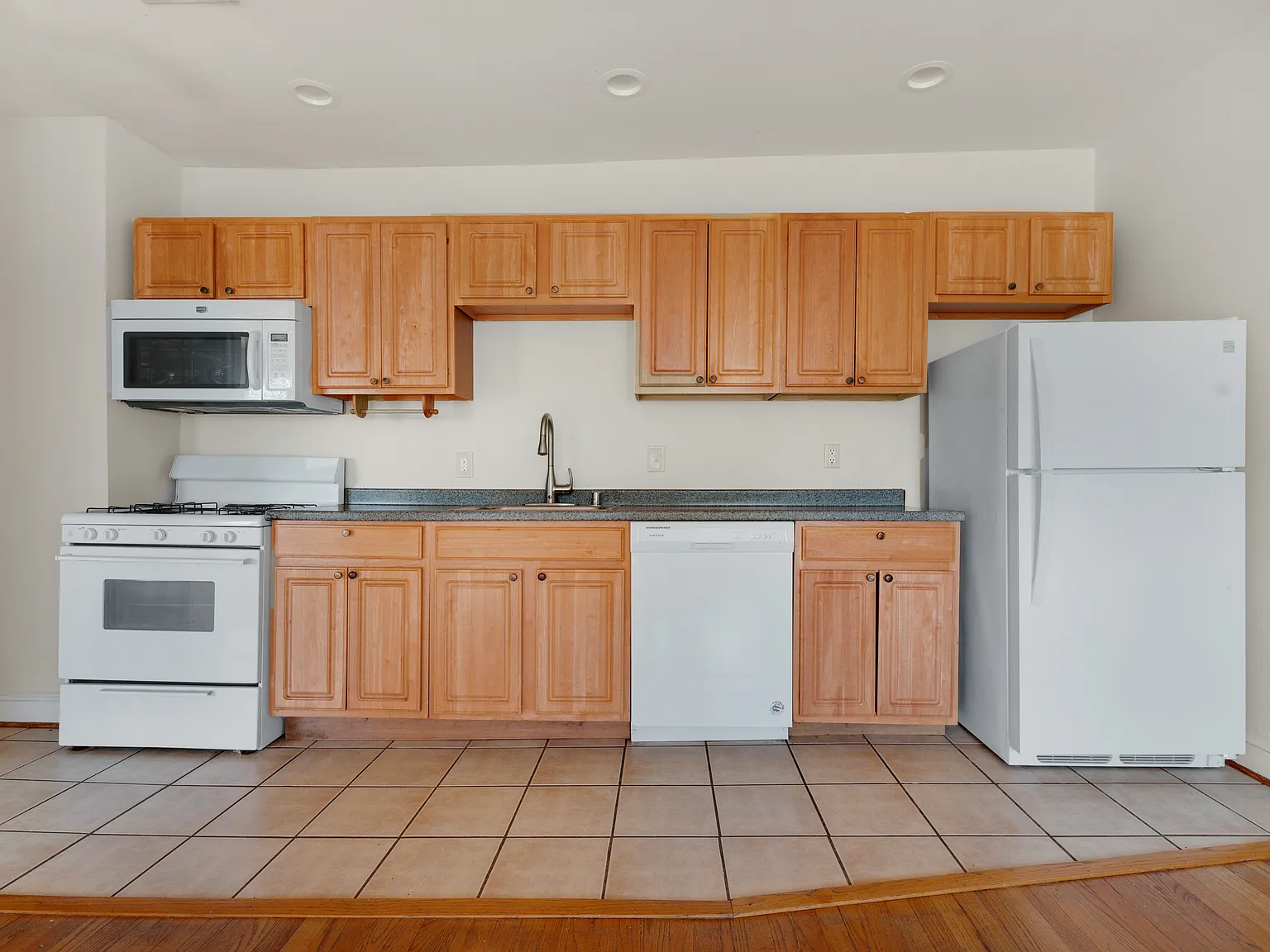 2 bed, 751 sqft, $1,750 — Photo 4