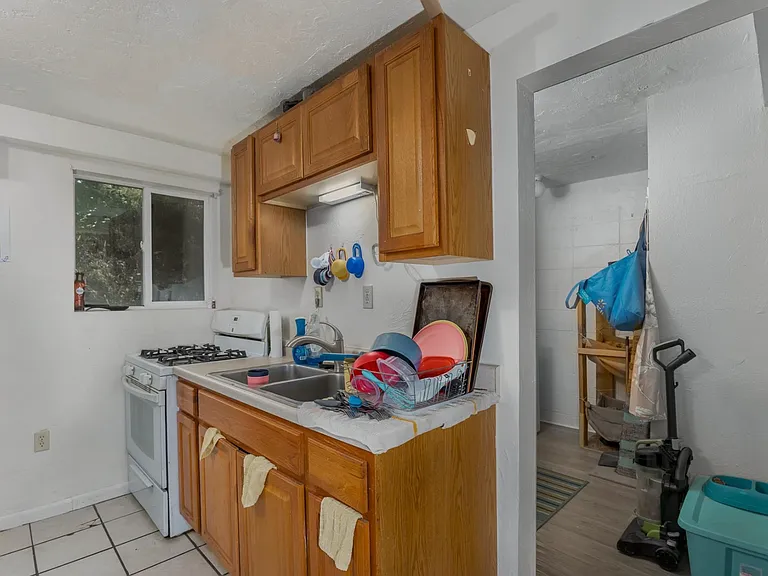 470 Burns Ave #5 — Photo 5