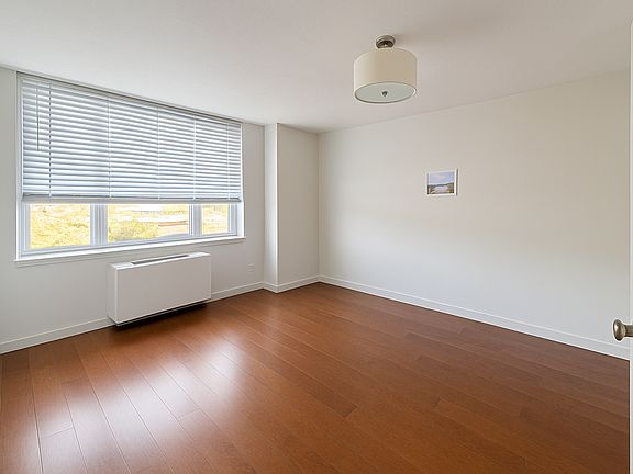 2nd image of 20 Hammond Pond Pkwy #626