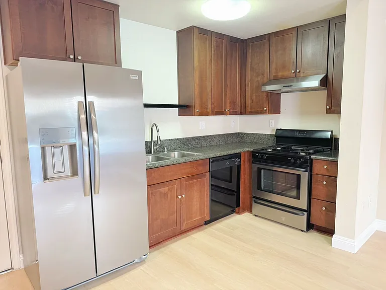 2061 Mountain Ave #8 — Photo 3