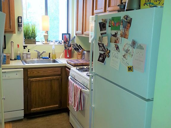 3rd image of 2605 39th St NW