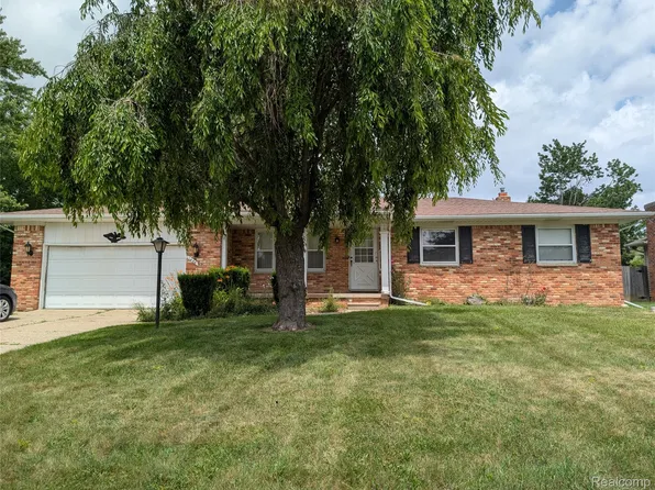 1444 Knollridge Ln, Flint, MI 48507