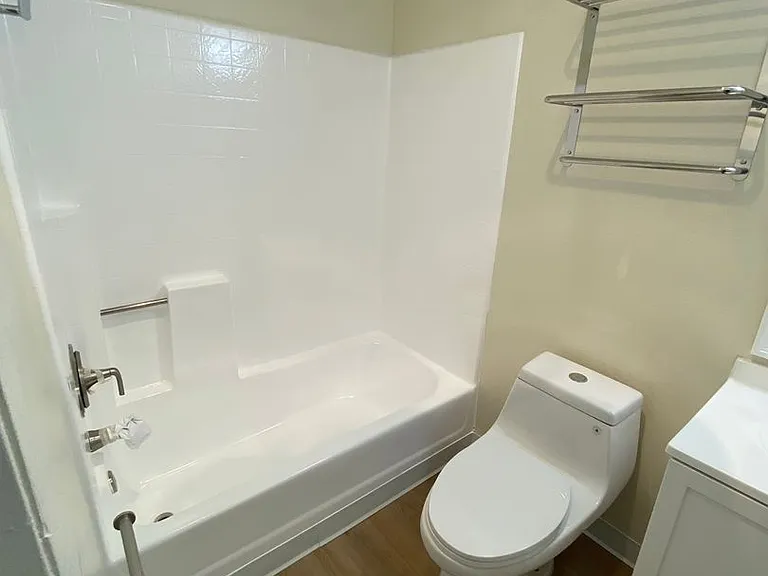 10231 Pinewood Ave — Photo 6