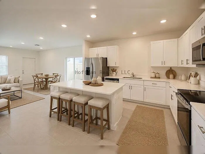 4 bed, 2.5 bath, 1784 sqft, $2,000 — Photo 3