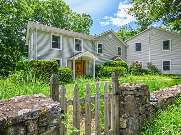 2nd image of 4 Hillside Road