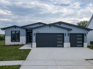 9714 Watermeadow Cir, Johnston, IA 50131