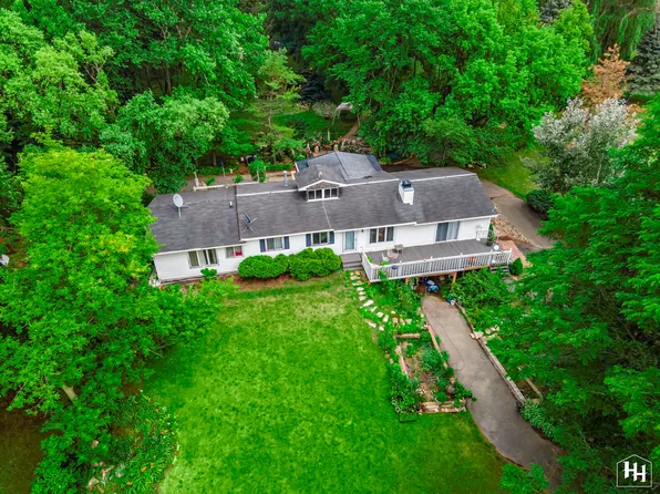 19903 McGuire Rd, Harvard, IL 60033