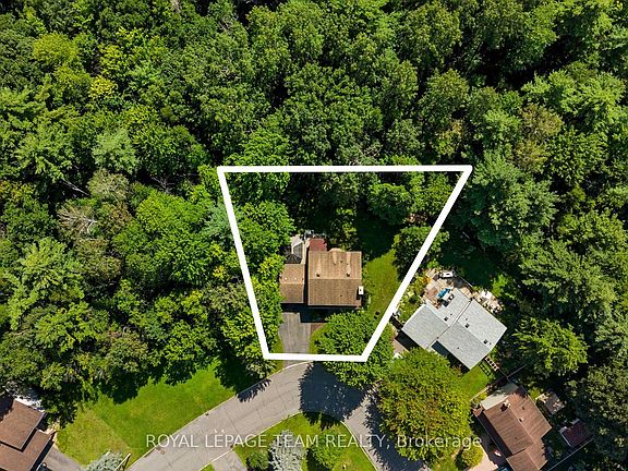 3rd image of 240 Hoylake Cres