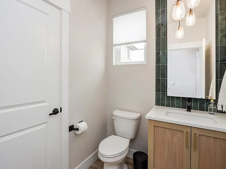 2032 E Presidential Dr — Photo 31