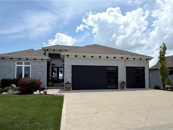 17137 Bradshaw St, Overland Park, KS 66221