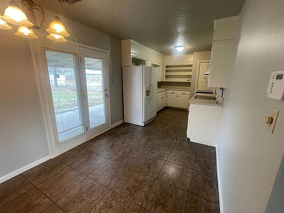 4th image of 1331 Denison Dr