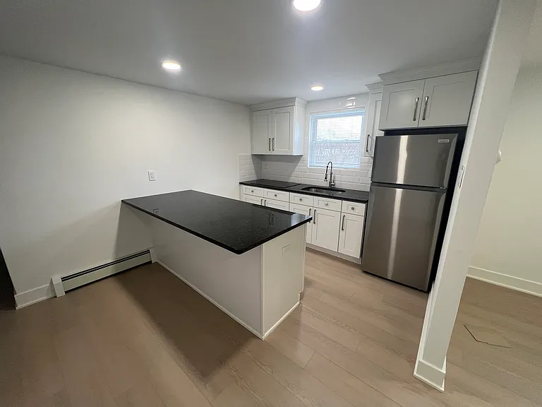 518 W Biddle Street — Photo 12