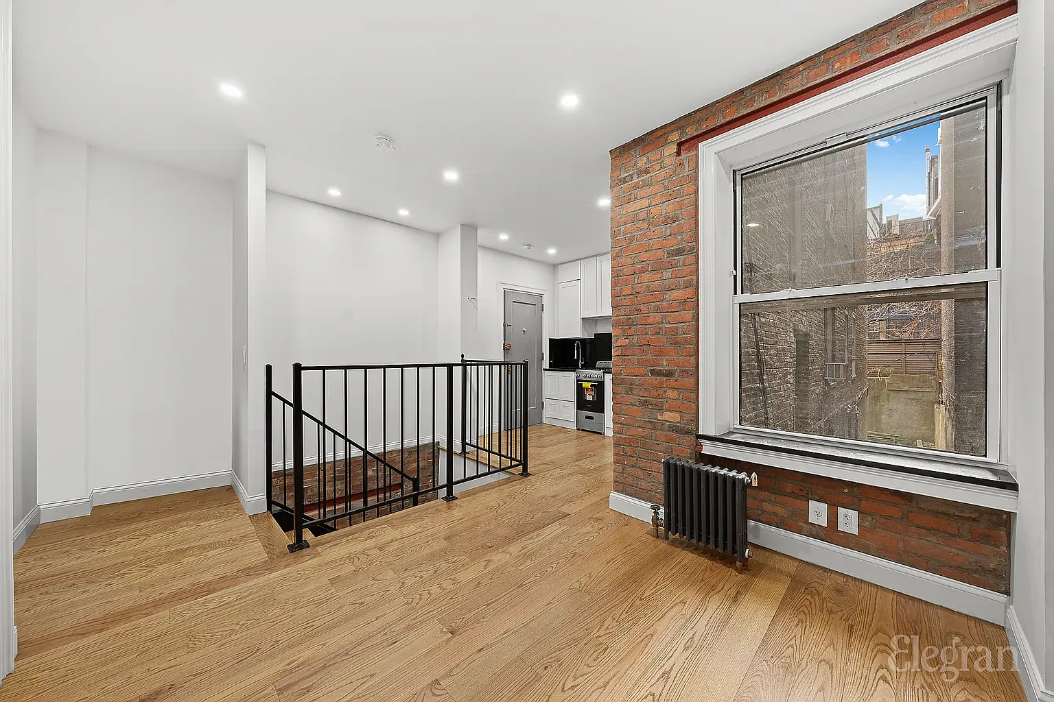 42 Bank Street — Photo 2