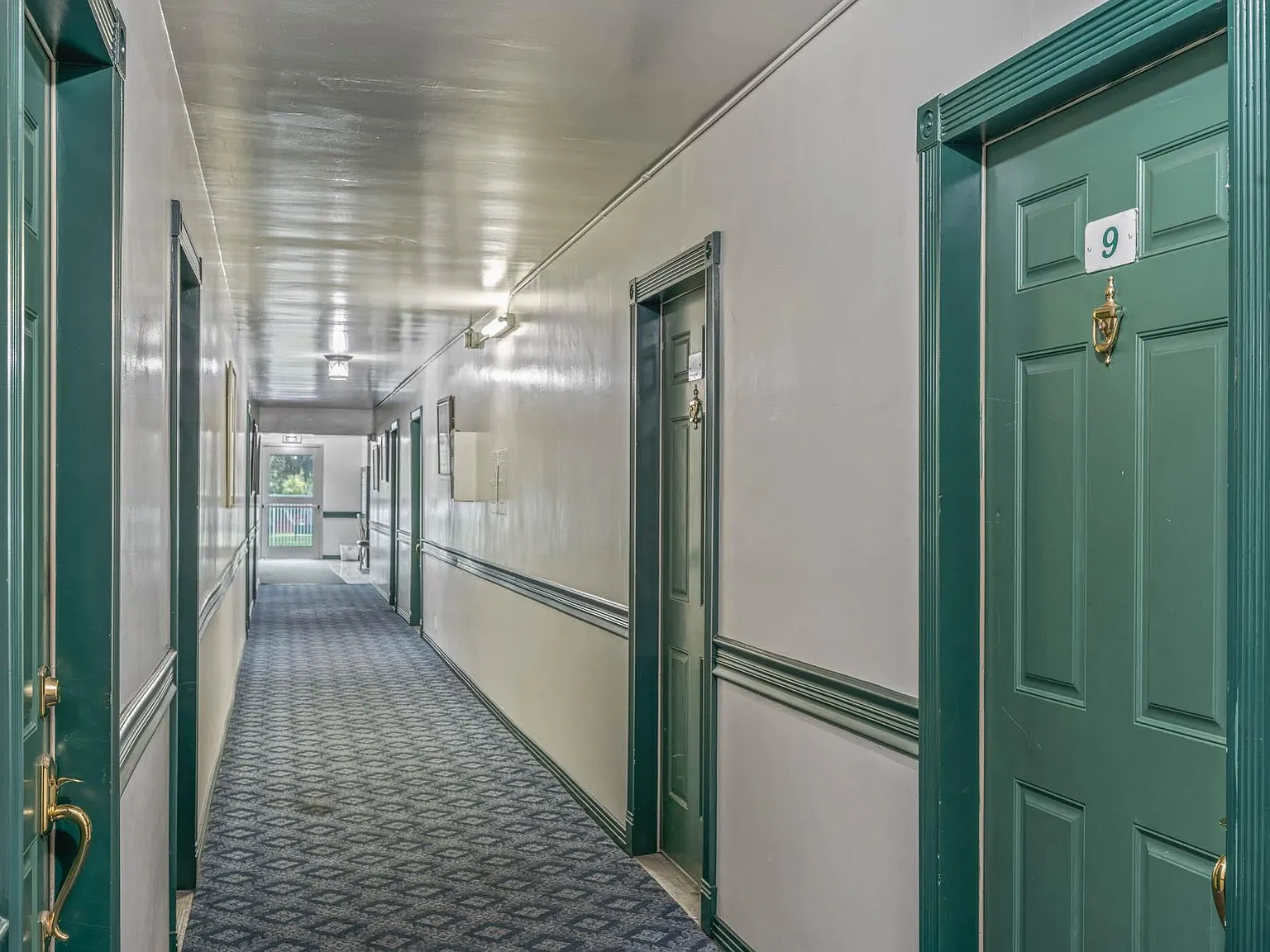 Beverly Blvd Apartments — Photo 4