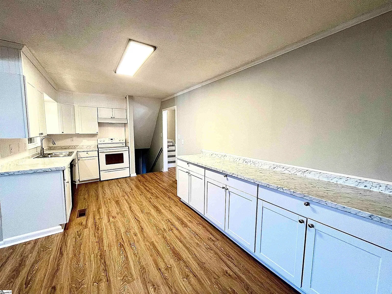 3 bed, 1833 sqft, $1,995 — Photo 4