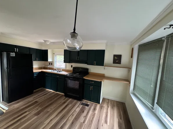 14 Slater Ave, Saranac Lake, NY 12983