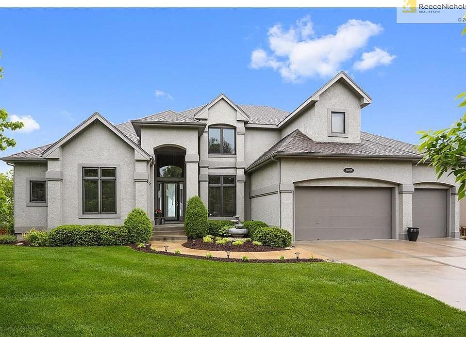 Stately Executive Home!