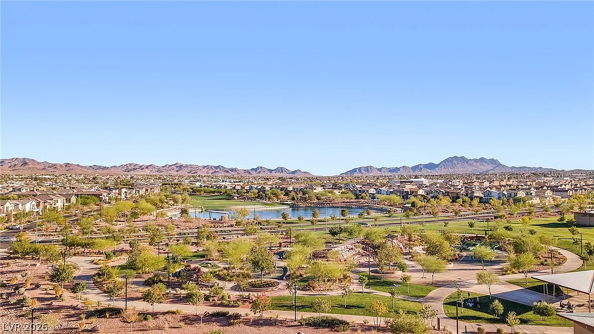 3 bed, 2.5 bath, 1950 sqft, $2,350 — Photo 4