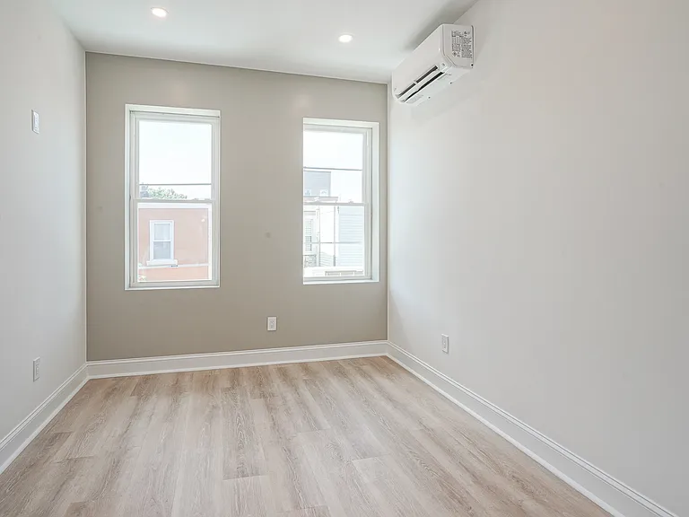 2028 Moore St #2 — Photo 7