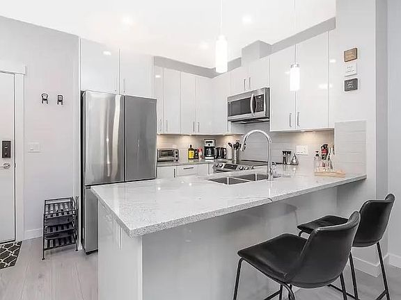 2nd image of 32690 14th Ave #400