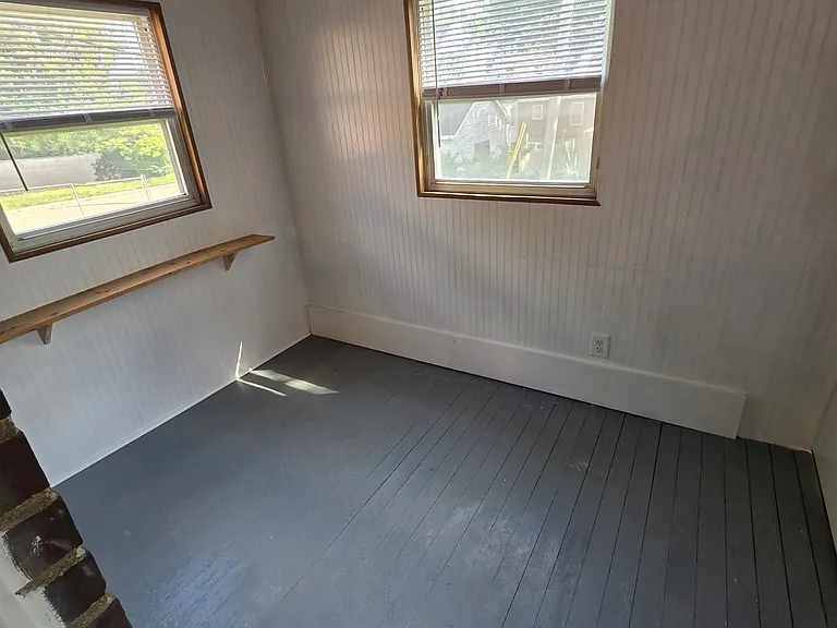 Walkout sunroom off kitchen!