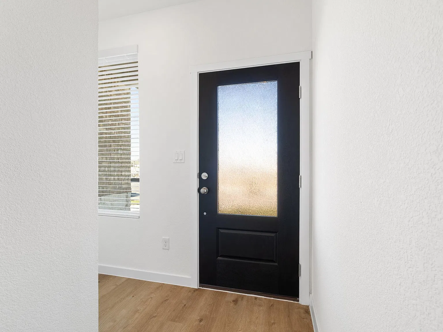 4 bed, 3.0 bath, 1802 sqft, $2,200 — Photo 4