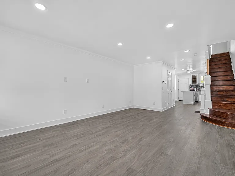 807 N 42nd St — Photo 8