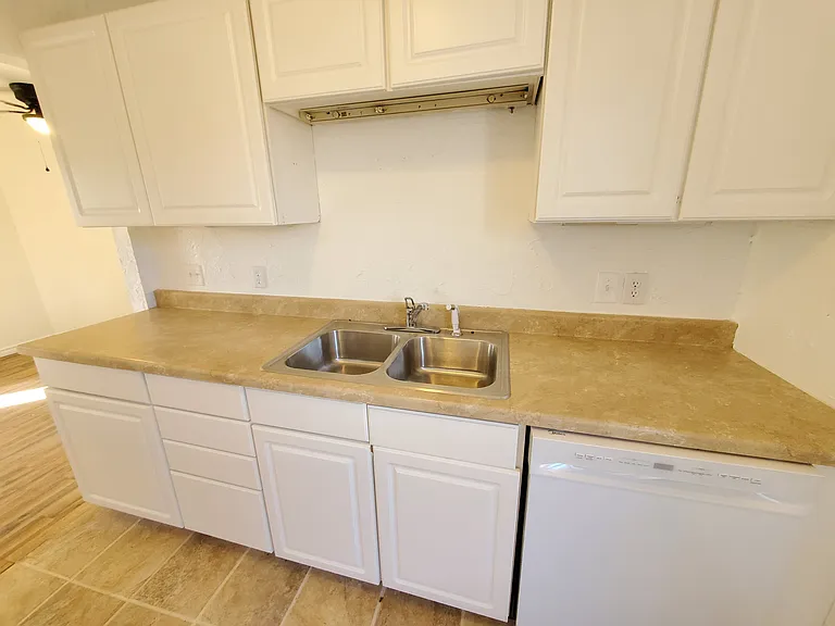 702 S Drexel St #C — Photo 4