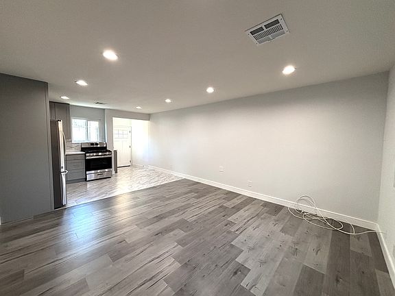 4th image of 1554 1/2 N Dominion Ave