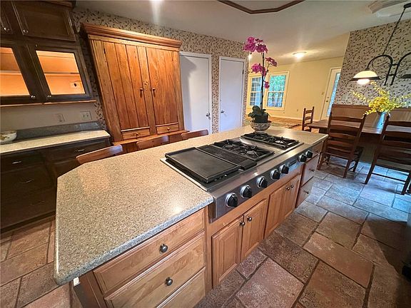 5th image of 1030 Hanshaw Rd