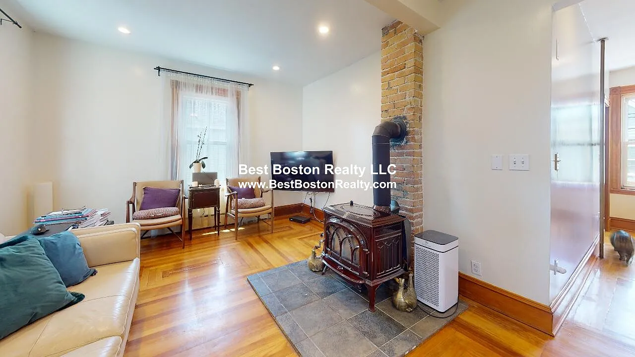 3 bed, 1200 sqft, $3,600 — Photo 3