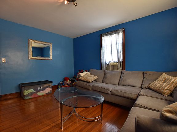 2nd image of 91 De Pinedo St