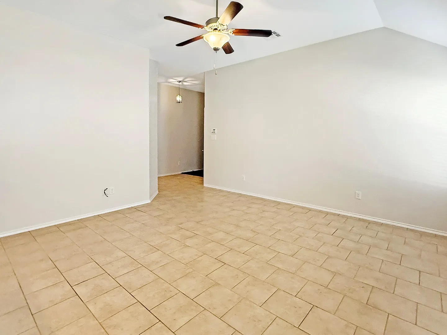 437 Travertine Trl — Photo 3