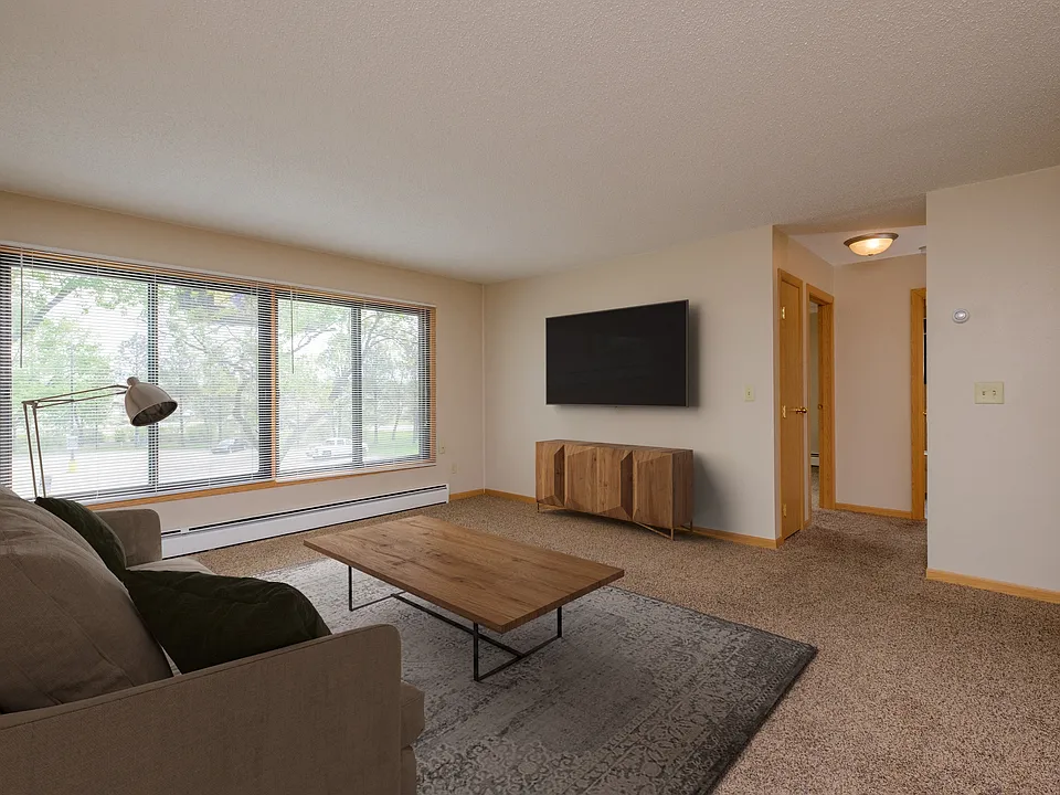 Fargo, ND Birchwood 2 Apartments | Living
