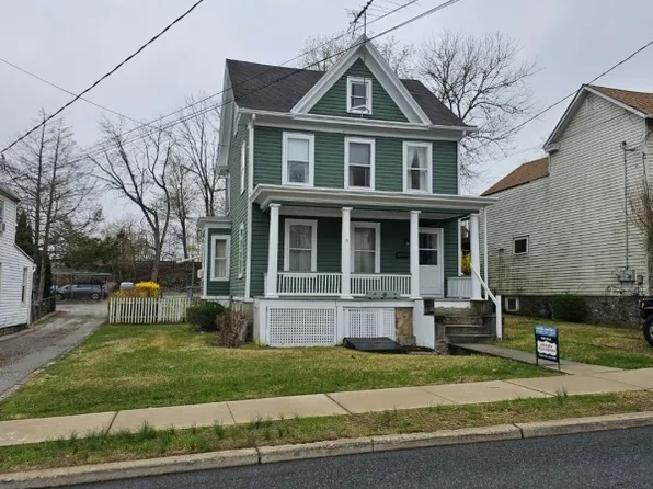 19 Madison St, Newton Town, NJ 07860